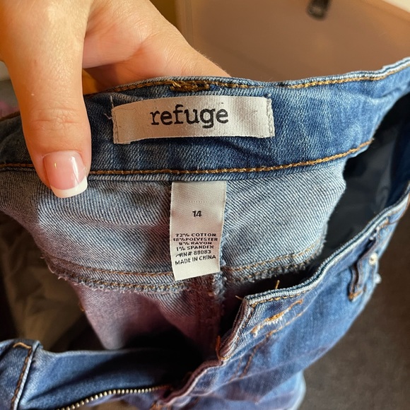 Shorts - Picture 3 of 3